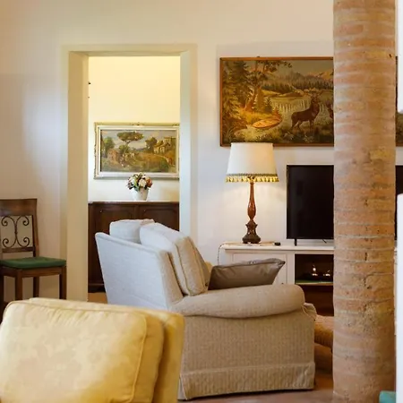 Ca' Pellicciano 8, Emma Villa