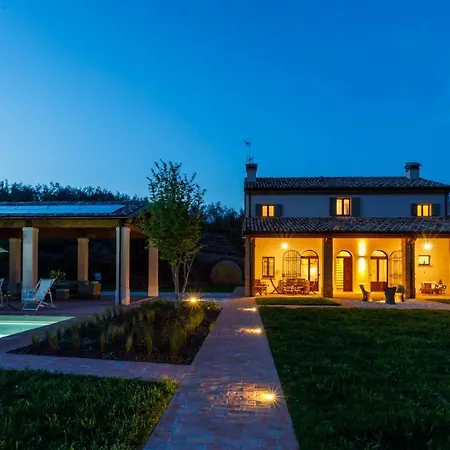 Ca' Pellicciano 8, Emma *