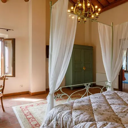 Ca' Pellicciano 8, Emma Longiano