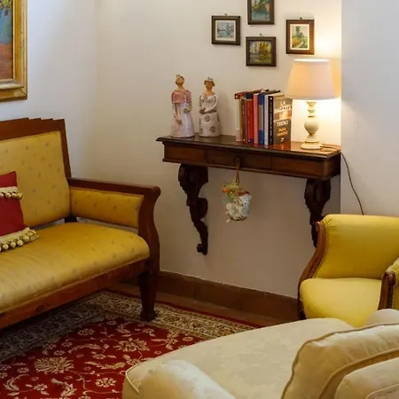 Ca' Pellicciano 8, Emma