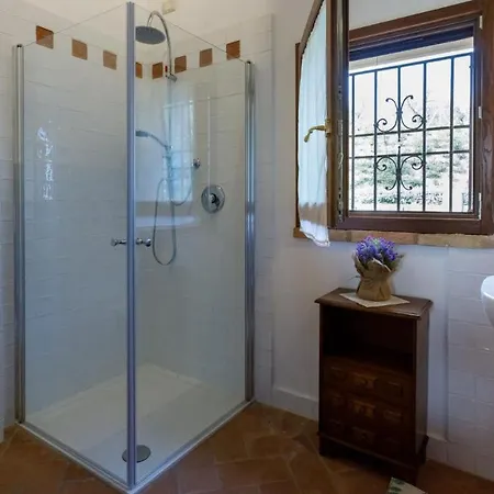 Ca' Pellicciano 8, Emma