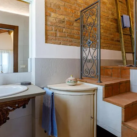 Ca' Pellicciano 8, Emma