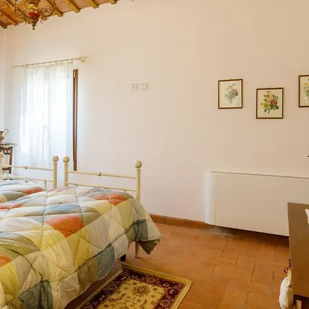 Villa Ca' Pellicciano 8, Emma Longiano