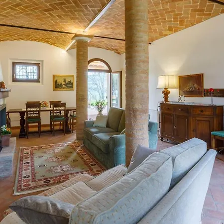 Ca' Pellicciano 8, Emma Villa *