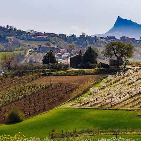 Ca' Pellicciano 8, Emma Longiano