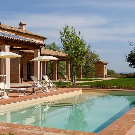 Ca' Pellicciano 8, Emma Villa *