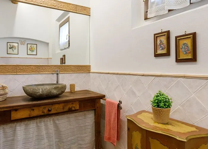 Ca' Pellicciano 8, Emma Villa *