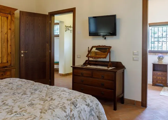 Ca' Pellicciano 8, Emma Longiano