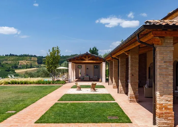 Vila Ca' Pellicciano 8, Emma Longiano