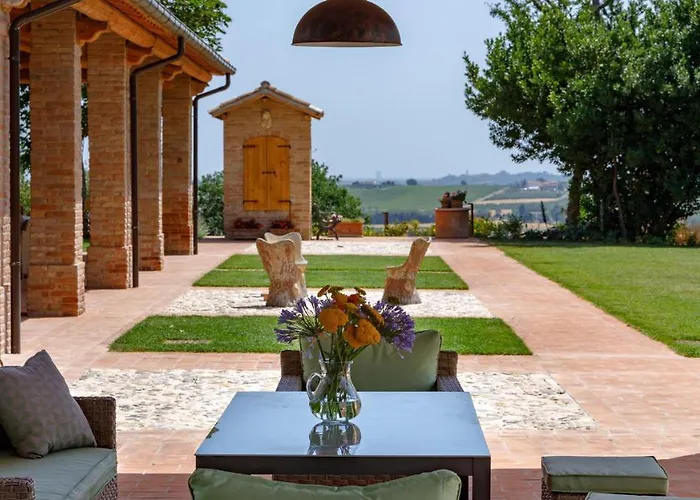 Ca' Pellicciano 8, Emma Longiano